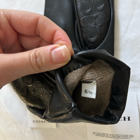 Coach Tech Glove - Picture 3 of 6